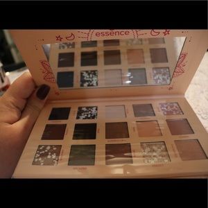 Esssense Witch Side Eyeshadow Palette